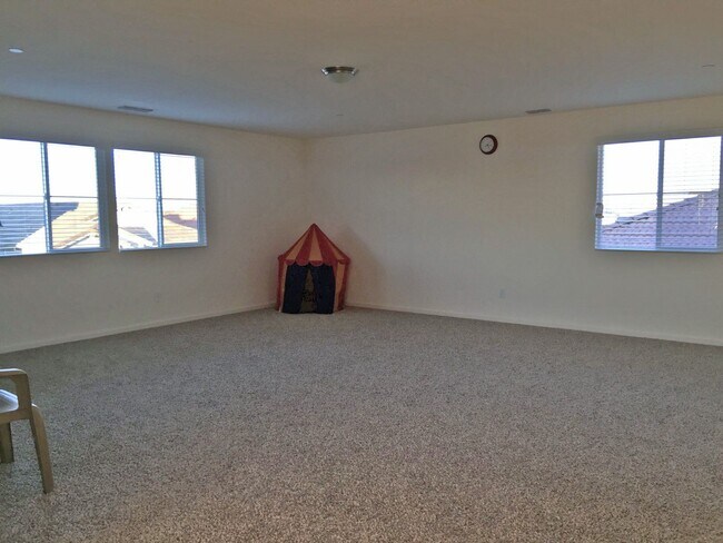 Building Photo - Beautiful 4 Bedroom 3 Bathroom 2700SF Rancho Cordova Home