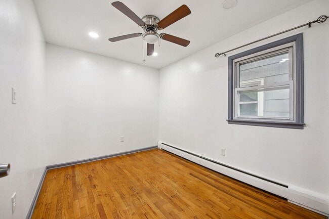 Building Photo - 13 Carlton Ave