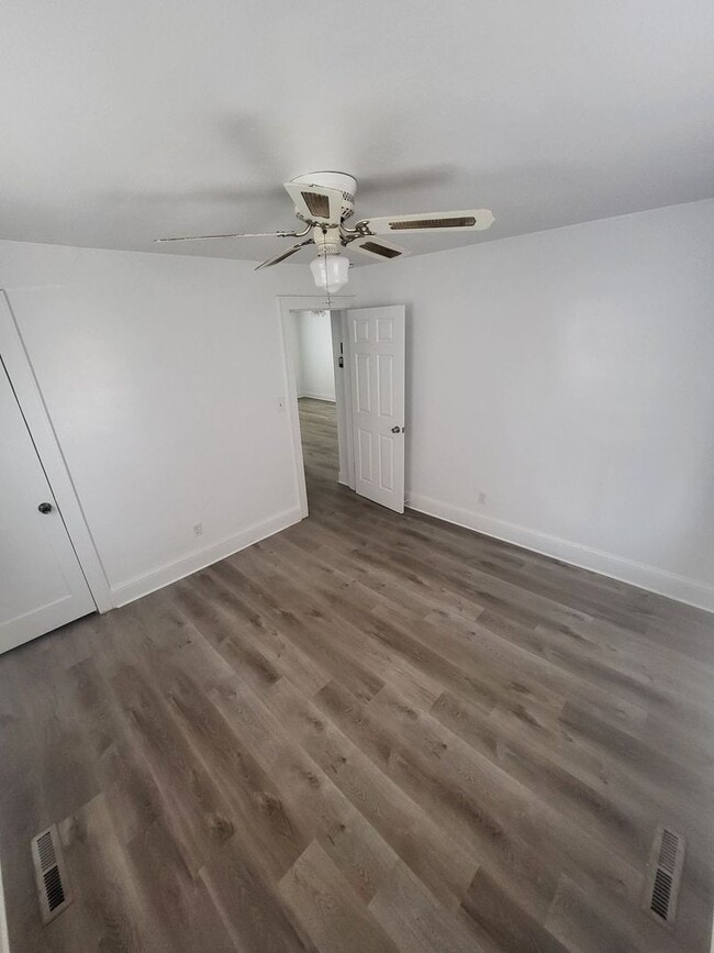 Building Photo - Large 2 BDRM 1 BA single family home across from the Beach!