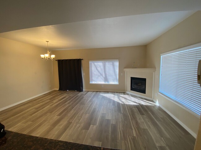 Building Photo - Reunion Two Bedroom Condo with Garage