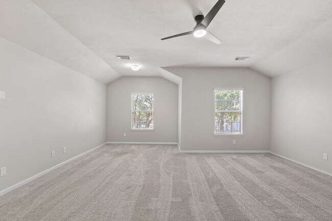 Building Photo - Stunning Corner Unit Townhome - Move-in special: Receive $100 off both your first and second mont...