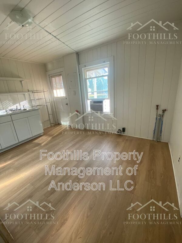 Building Photo - 253 S Shirley Ave