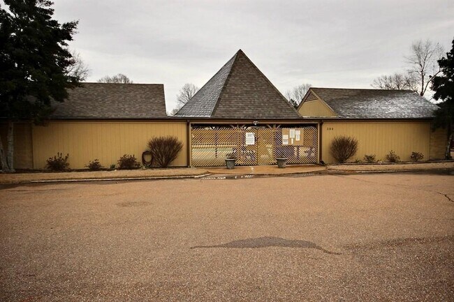 Building Photo - 773 Bradley Cove