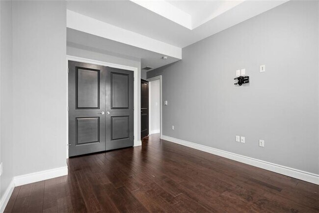Building Photo - 390 Bradley St