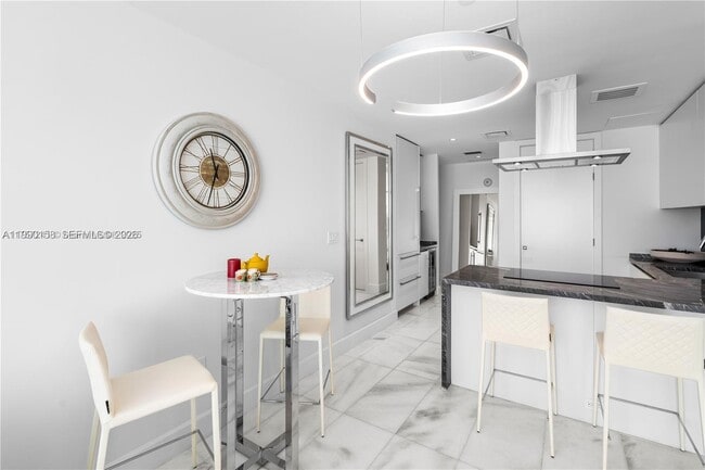 Building Photo - 700 NE 26th Terrace