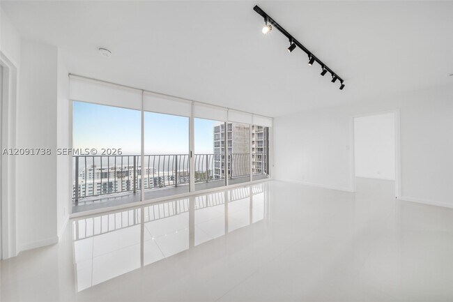 Building Photo - 7601 E Treasure Dr