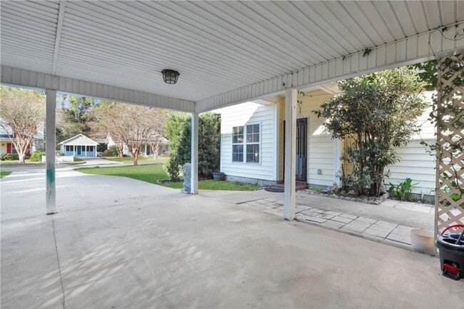 Building Photo - 4-Bedroom Home in Wild Heron with Front Porch and Fenced Yard