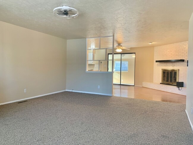 Building Photo - Charming, Updated Ranch-Style Home Near Lake Loveland