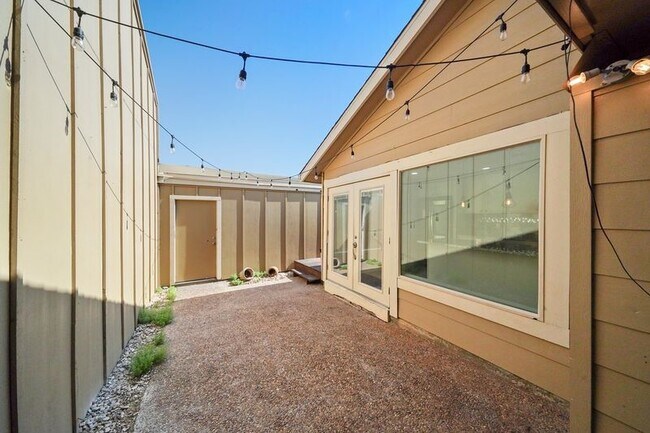 Building Photo - 11502 Village Pl Dr