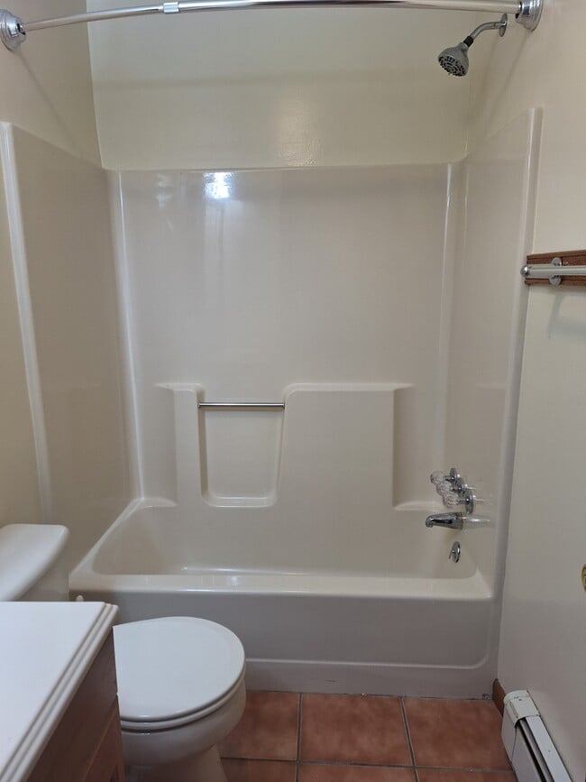 Building Photo - 145 Honeymoon St