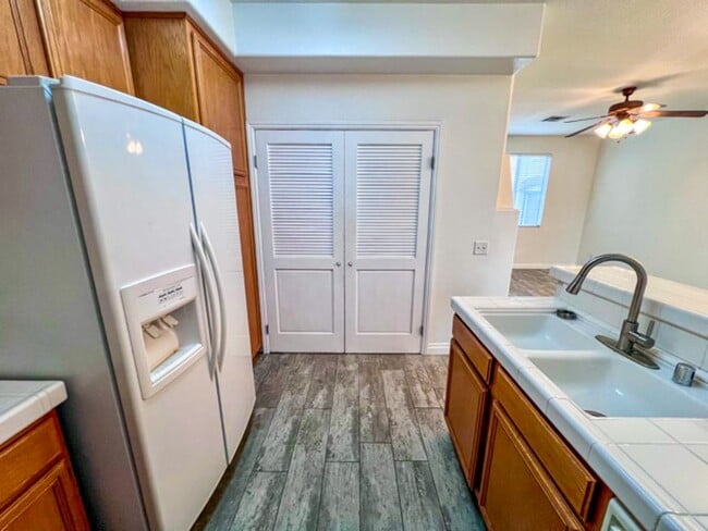 Building Photo - Beautiful 2 bedroom Condo located in Murrieta for LEASE