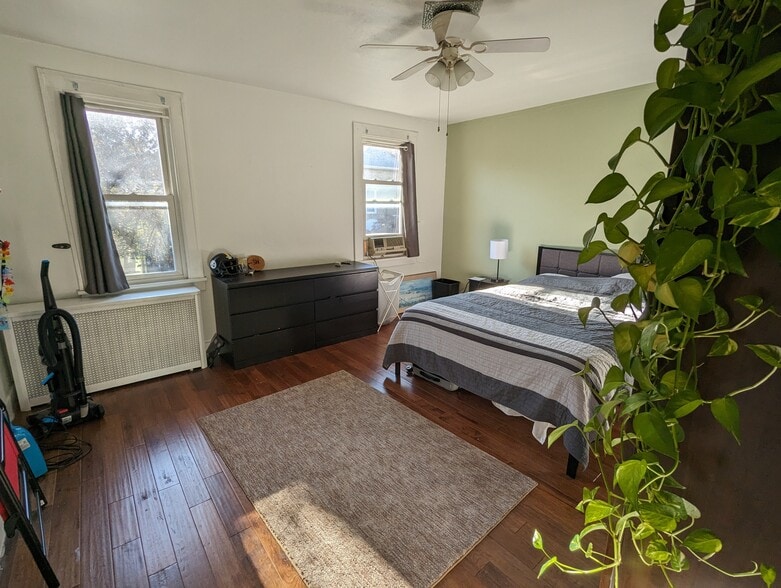 Bedroom - 5535 Centre Ave