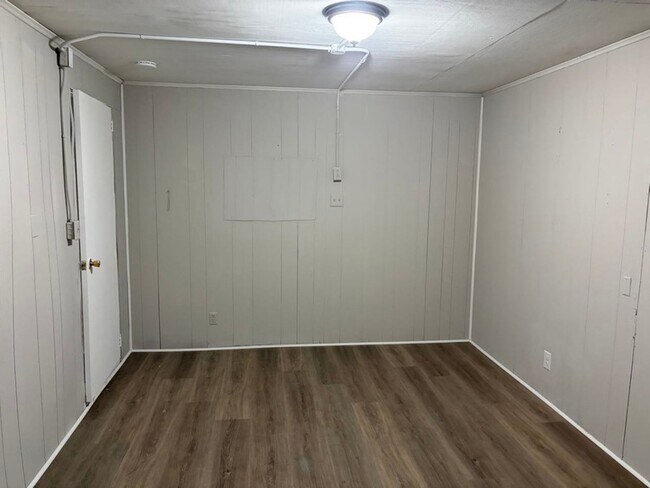 Building Photo - 6139 Belcrest St