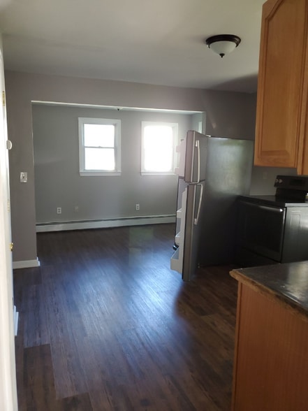 Building Photo - 9 Mechanic St