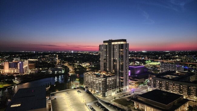 Building Photo - 777 N Ashley Dr
