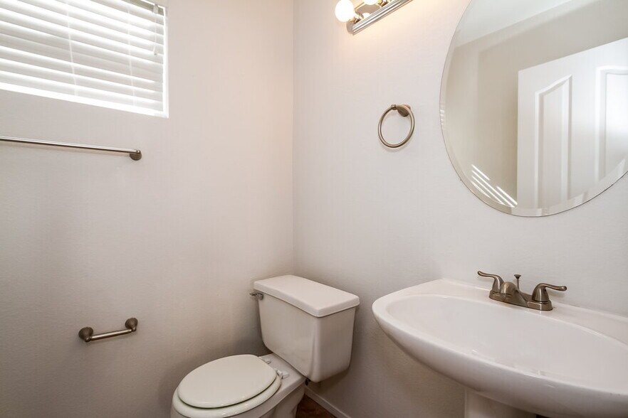Building Photo - 1424 N Astronomy Cir