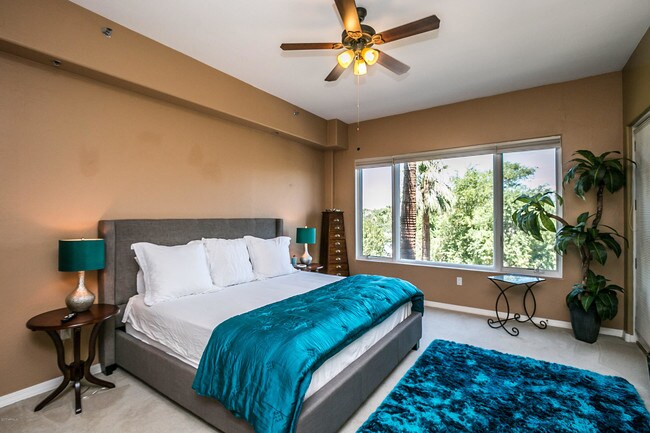 Building Photo - 17 W Vernon Ave