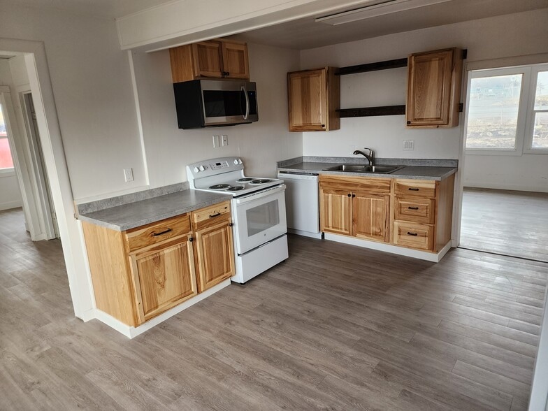 Kitchen 2 - 4988 Weyerhaeuser Rd