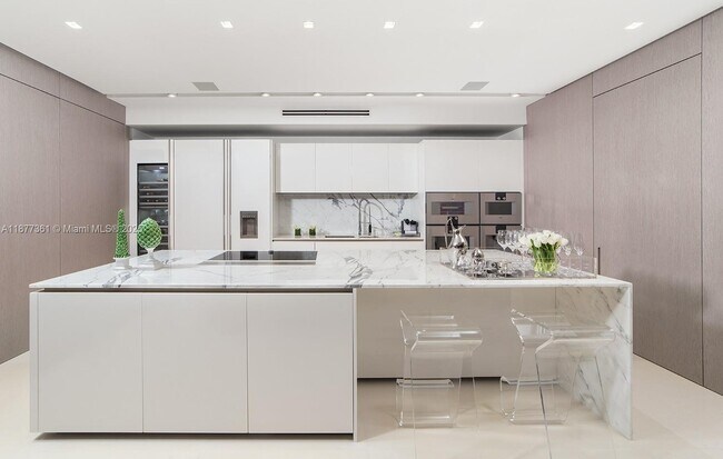 Building Photo - 10201 Collins Ave