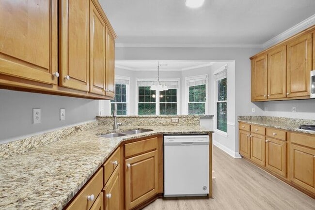 Building Photo - 510 MacLand Dr