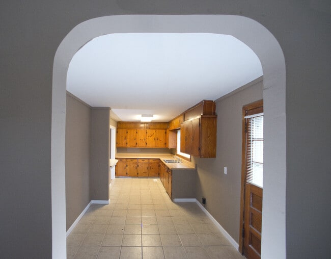 Building Photo - Available 12/29/25 with a Move- In- Special! -Charming 3 Bedroom Home.