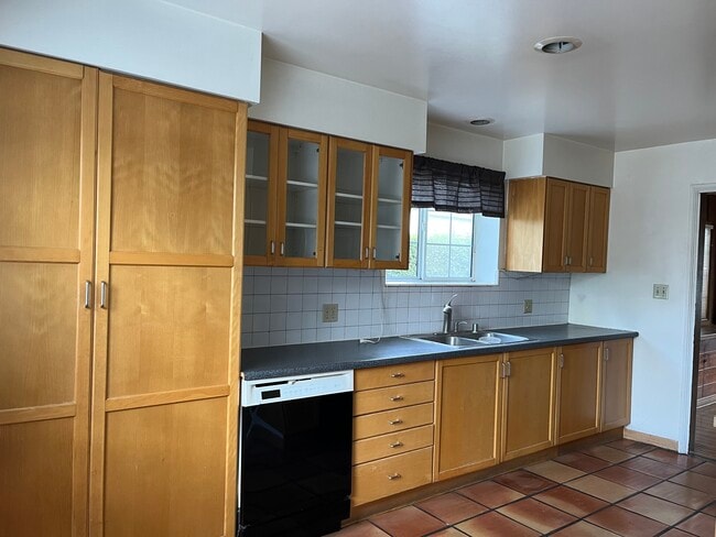 kitchen - 4549 Vista del Monte Ave