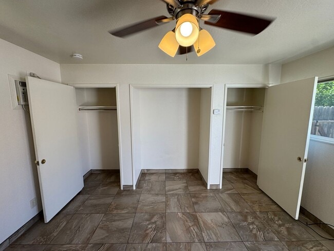 Building Photo - STUDIO APARTMENT WITH KITCHEN & BATHROOM A...