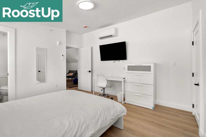 Building Photo - RoostUp Furnished Private Bedroom with Pri...