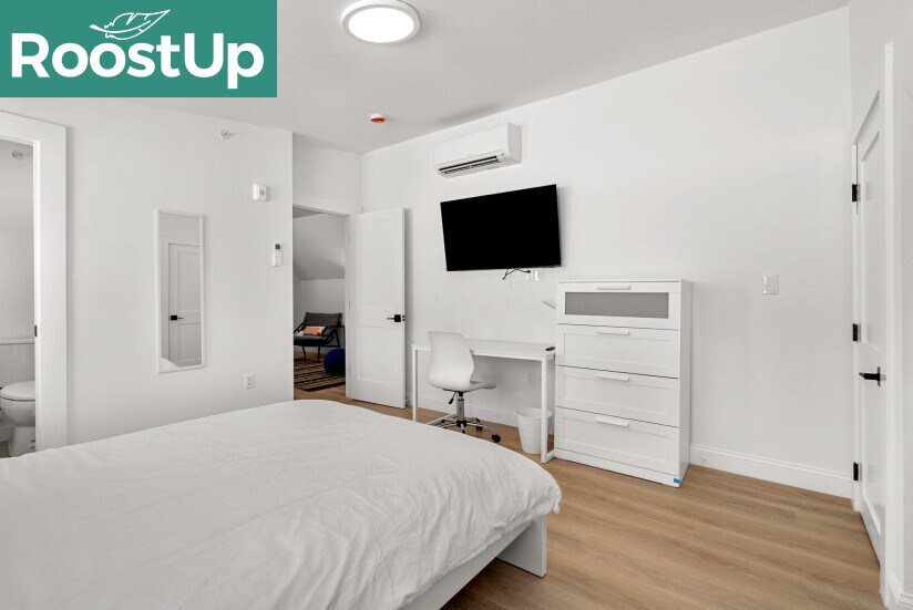 Building Photo - RoostUp Furnished Private Bedroom with Pri...