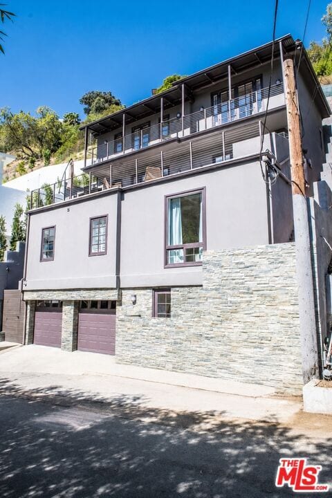 Building Photo - 8655 Hillside Ave