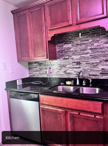 Building Photo - 8520 Lakewood Ave