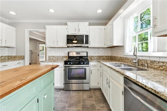 Building Photo - 1091 Colony Dr