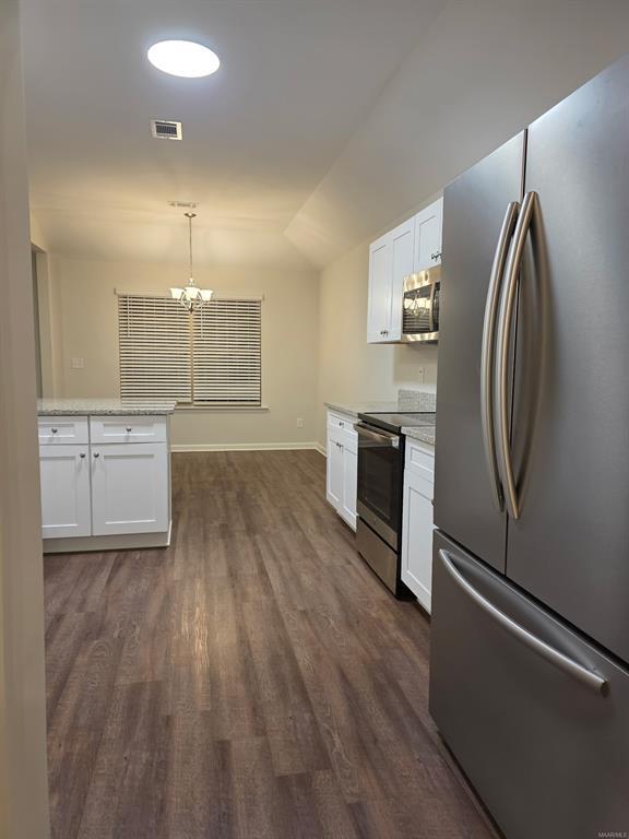 Building Photo - 745 Park Ln