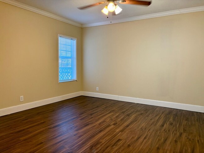 Building Photo - 3 bed/ 2 bath Beauty on 1 acre!