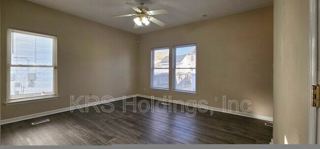 Building Photo - 820 Maltby Cres