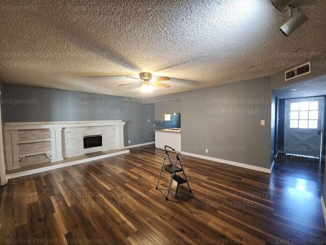 Building Photo - 3 Bedroom 2 Bath house