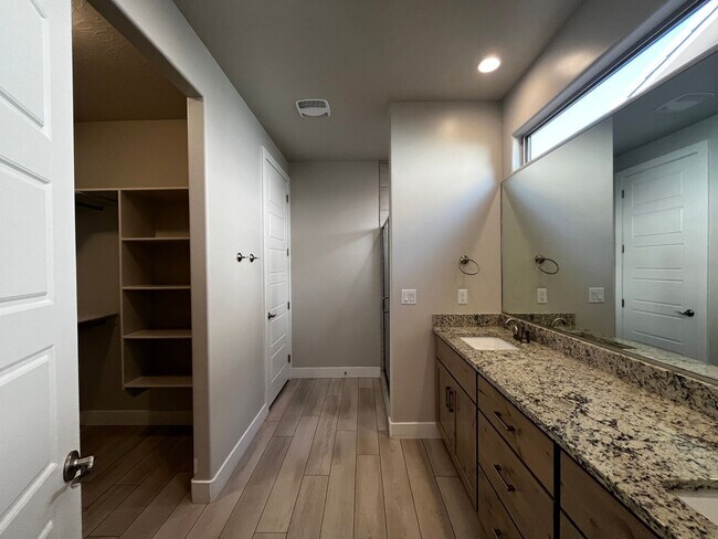 Building Photo - ADORABLE HOME IN BRIO FOR RENT!