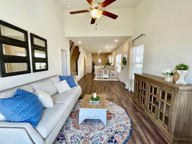 Building Photo - Cardinal | 4 Bed 2.5 Bath | Garage | 1895 sf | $2930-$3370 | 6, 7, 8, 9, 11, 12, 13, 14, 15 and 1...