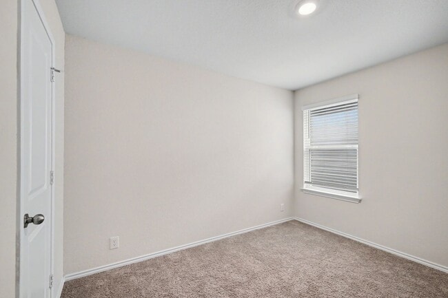 Building Photo - Beautiful Home in The Links at River Bend | Golf Course Community Living