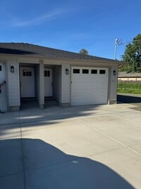 Building Photo - Currier Roseburg