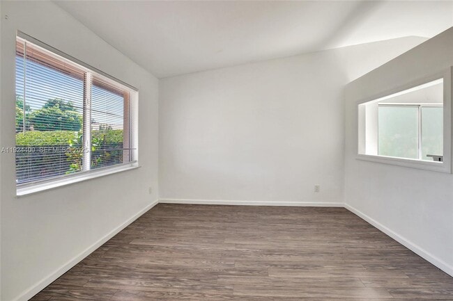 Building Photo - 9862 SW 145th Pl