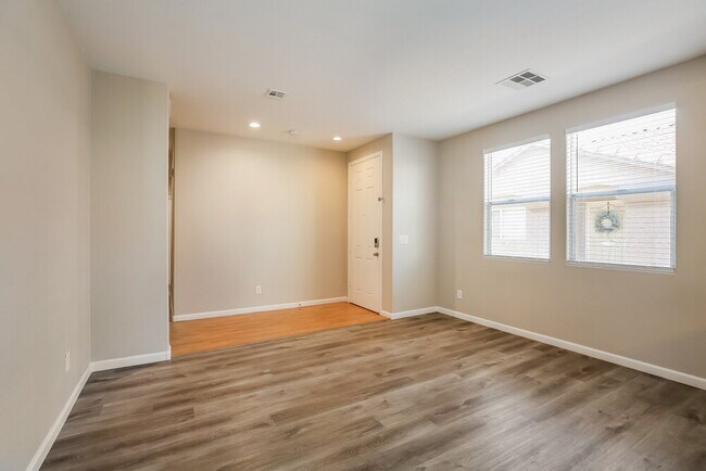 Building Photo - 3604 N Porch Swings Way