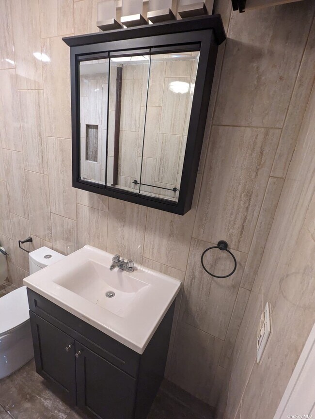 Building Photo - 515 E 48th St