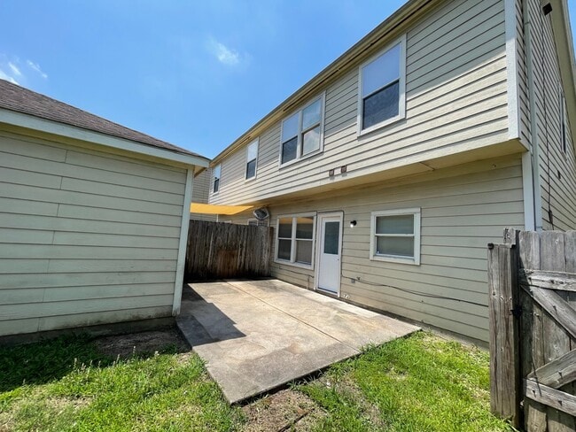 Building Photo - 23742 Pebworth Pl