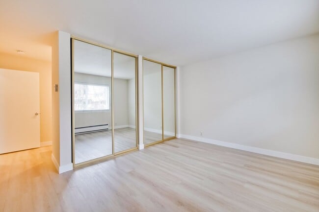 Building Photo - Refreshed 2/2 Second Floor Campbell Condominium in Great Location! Attached Garage & Additional S...