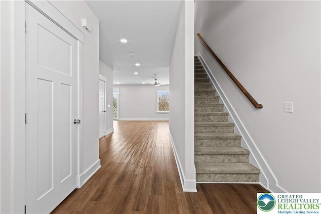 Building Photo - 1674 Best Pl