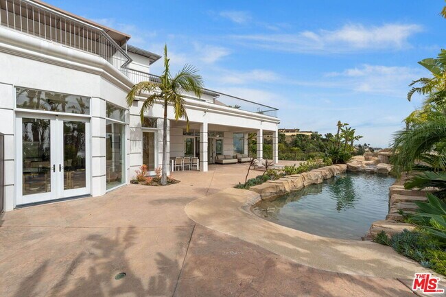 Building Photo - 360 Trousdale Pl