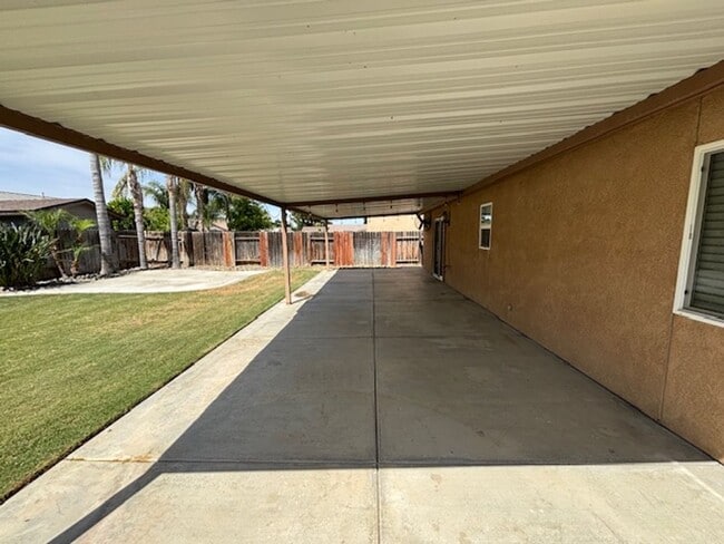 Building Photo - Clean 3 Bedroom / 2 Bathroom Home in Rosed...