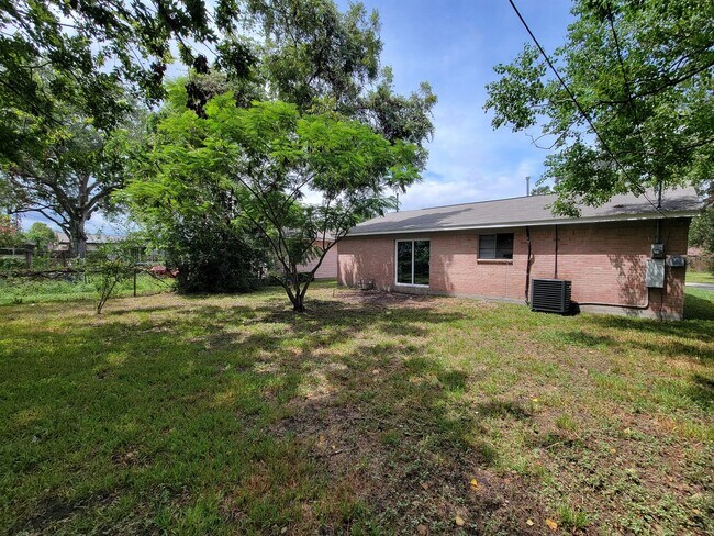 Building Photo - REMODELED 3 BEDROOM LEASE HOME WITH ALL THE UPGRADES THROUGHOUT. COME TAKE A LOOK AT THIS