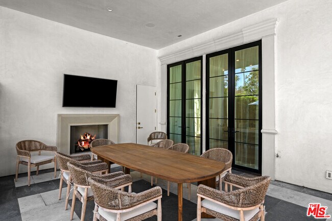 Building Photo - 616 N Alpine Dr